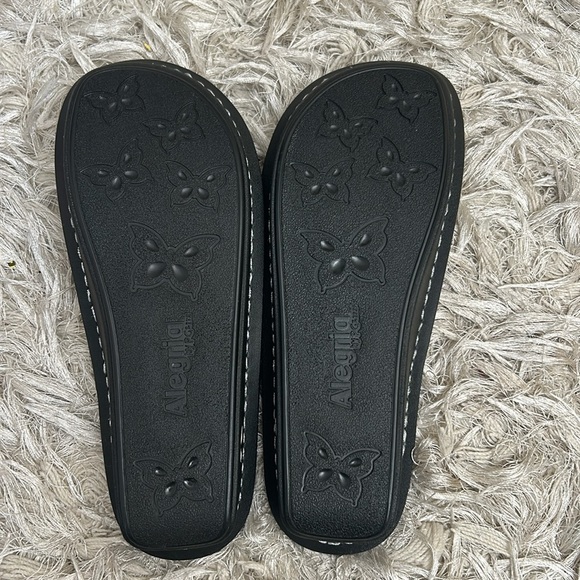 NWOB Alegria Violet Multi Floral Snake Leather Slip-On Sandals Sz EU 39 US 8.5 - Picture 6 of 14